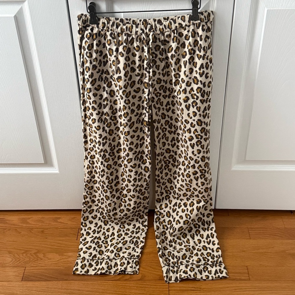 Printfresh Lounging Leopard Print Pajama Set - Picture 5 of 7